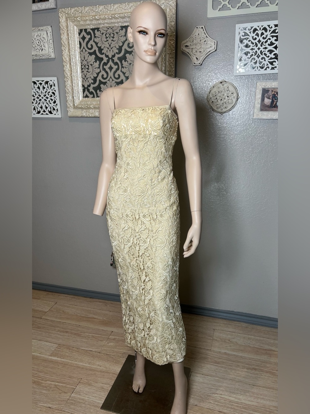 Vintage Ling Lace Sheath Evening Dress - Cream - Picture 4 of 12